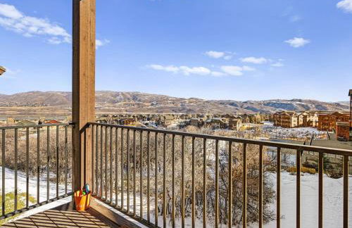 Top Floor Deer Valley Gondola Lakefront Condo- Great views - Photo 3