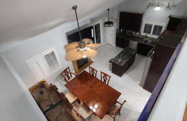 Heated Salt Pool, BBQ, Movie Projector, Stereo, Billiards Table, Arcade Game, Darts - Stone Sanctuary NW at Childrens Memorial Park, Pool Heat Optional - Foto 9