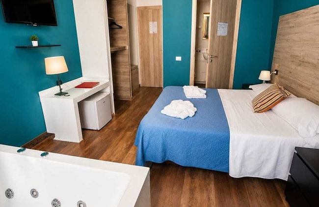 Royalty room spa - Photo 19