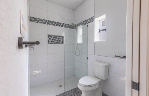 La Casita: Hot-tub & Firepit, 15 min to Fred! - Photo 33