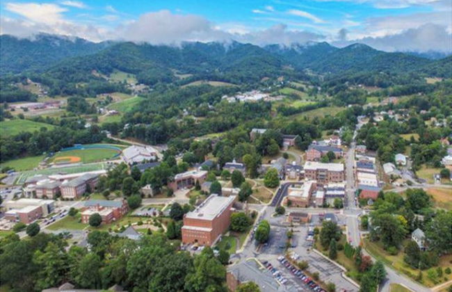 Main+guest House, Private Pond, Views, Large Yard 20mins to Heart of Asheville - Foto 52