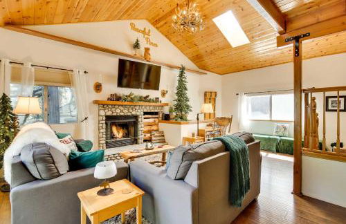 Peaceful Pines Running Springs Home with 3 Decks - Foto 1