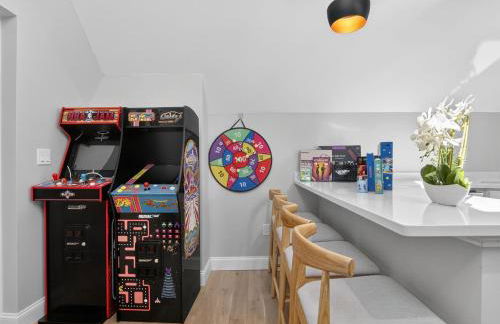 LUX Retreat Home with Yard - Foto 50