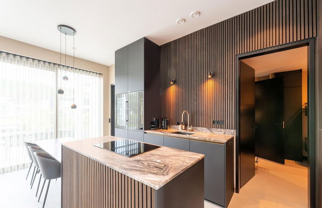 Chic Family Villa With Play Area - Photo 12