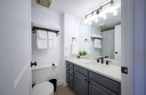 Mountainside Ski & Golf Retreat - Photo 9