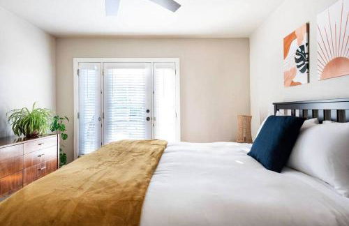 Charming Mid-Century Craftsman, Hot Tub with Serene Yard - Foto 25