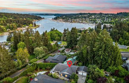 Escape to Gig Harbor’s Most Charming Hideaway - Foto 9