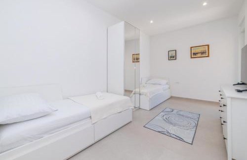 Familiy Villa Navis with heated pool - Photo 99