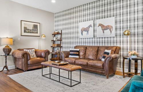 3BR Cozy Family Home with HotTub & Spacious Backyard - Foto 18