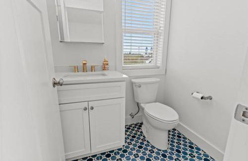 Steps From Beach & Boardwalk, Ocean Views with 5 Decks, 3 Cars - Foto 60