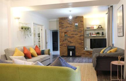 Lovely 5 Bedroom Home w Garden near Northampton - Photo 50