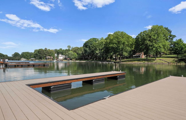 Black Bear Lodge by Avantstay Lakefront, Dock, Pool, Theater Sleeps 20+ - Foto 66