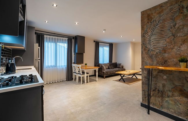 Eluxio Suite Hotel - Photo 40