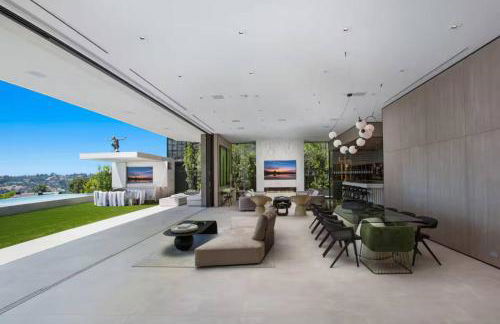 Ultra-Luxurious BH Estate with Pool, Theatre, Views - Foto 72