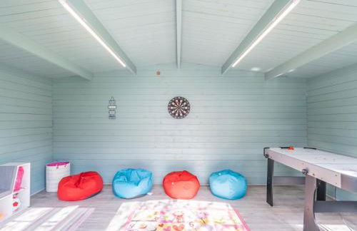 4-Bedroom Seafront House in Southend Sea Views - Pass the Keys - Foto 53