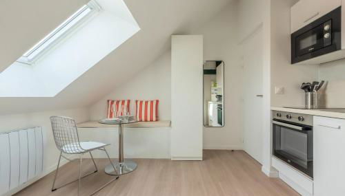 Studio sous les combles côté cour, parking gratuit - Foto 2