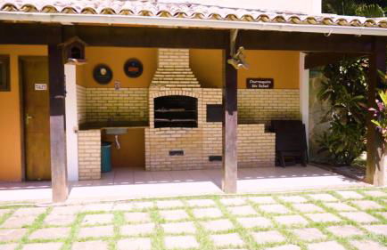 Belíssima Casa com extensa área externa - piscina, sauna, churrasqueira e campo de futebol - com 5 suítes e a 500 metros da Rua das Pedras - Foto 16