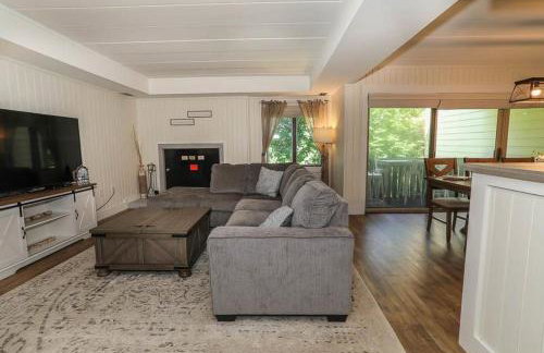 Seven Springs 2 Bedroom Premium Condo, Pet Friendly! by RedAwning - Foto 6