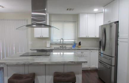 Cozy home near freeways w pool BBQ - Foto 13