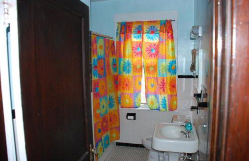 Old Time Beach Front Cottage - The Beach is your Backyard! Pet Friendly cottage - Photo 25