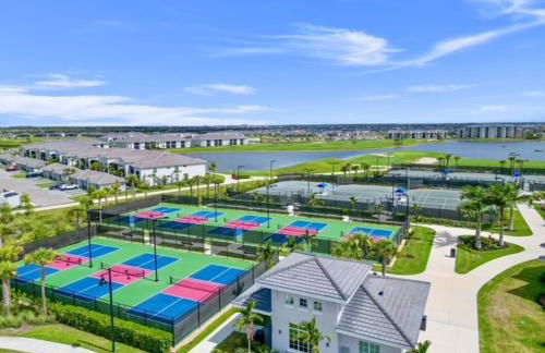 Third-Floor National Golf Course Condo 3BR 2BA, Full Amenities & Ave Maria Access - Photo 47