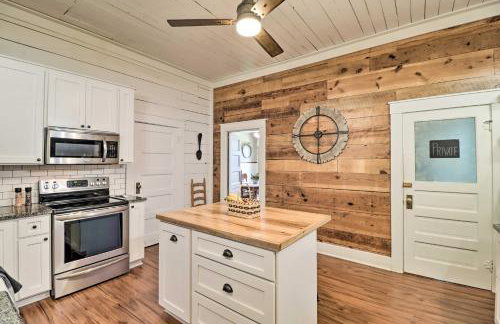 Historic Mountain Home Haven with Large Yard! - Foto 10