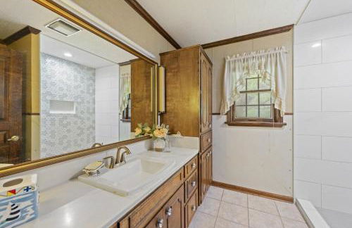 Cajun Stays Cozy 3BR Ranch Near Lafayette with WiFi and Parking - Foto 16