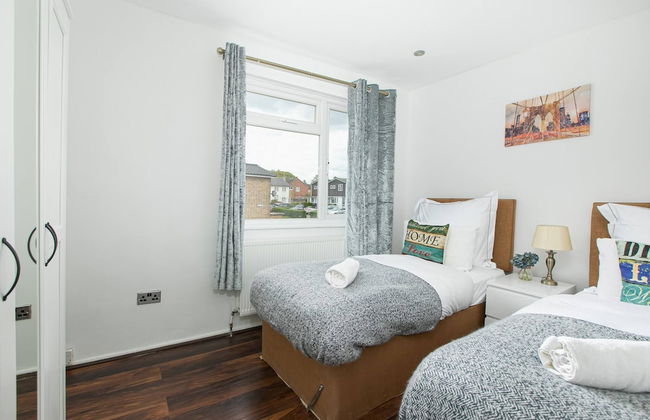 Skyvillion - 2bed House W Grdn&parking In Hatfield - Photo 3