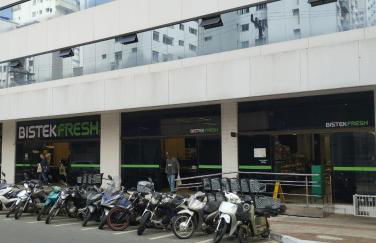 Apto Bom Bonito e Barato - Foto 18