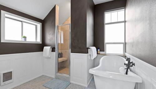 Hot Tub & Firepit Just Mins From Dwntwn Arena GU - Foto 2