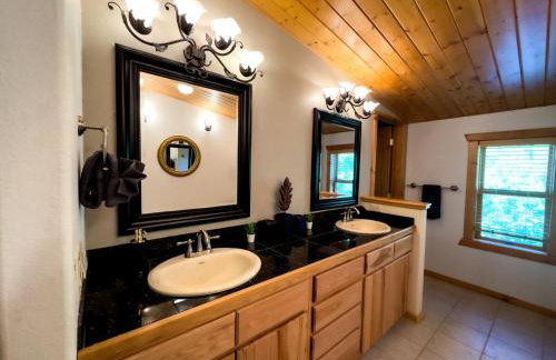 The Carriage House Walk to River Lake In Town - Foto 38