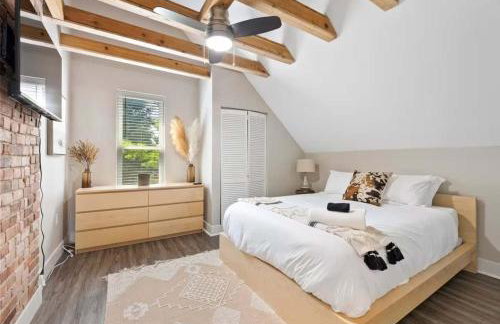 Sophisticated Boho Condo Walkable Columbus - Foto 13