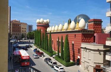 Apartamentos enfrente del Museo Dalí - Foto 1