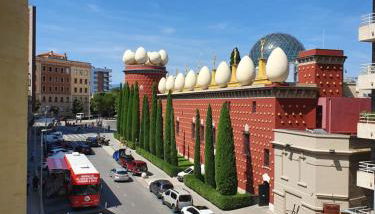 Apartamentos enfrente del Museo Dalí - Foto 1