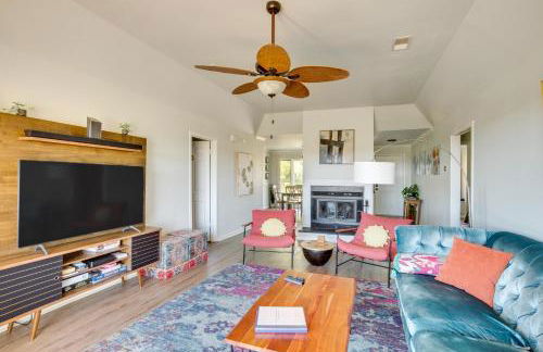 St Helena Island Retreat with Deck Walk to Beach - Foto 4