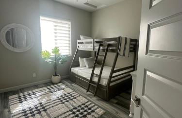 Beautiful New construction home - New Pool & Spa! - Foto 12