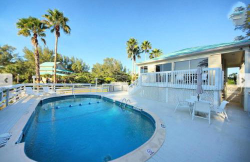 Remote Island Retreat with Private Ferry, Pool, Beach - Foto 9