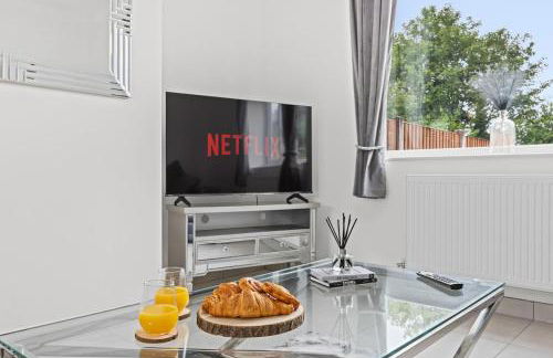 4 Bed Home sleeps 7 close to Cheshire Oaks Princes Rd - Photo 43