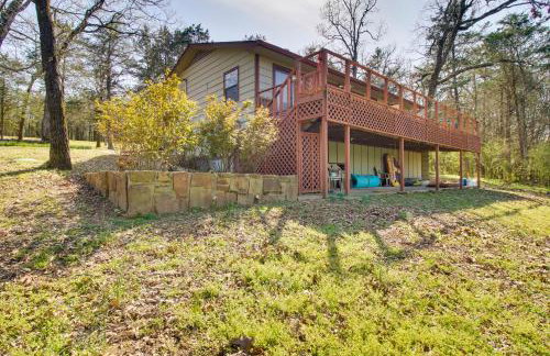 Dock and Water-View Deck Home on Lake Dardanelle - Foto 30