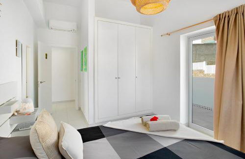 Luxury Boho Villa with Heated Pool, Rooftop and Panoramic Sea View in Amadores - Foto 32