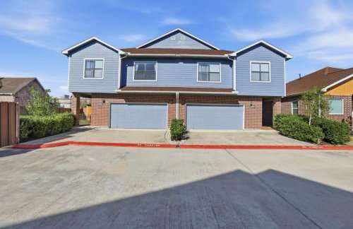 O18A Spacious 3BR Sleeps 10 Two Living Areas Houston - Foto 3