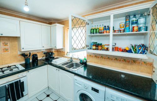 Family & Group Stay in Manchester - Free Parking - Foto 35