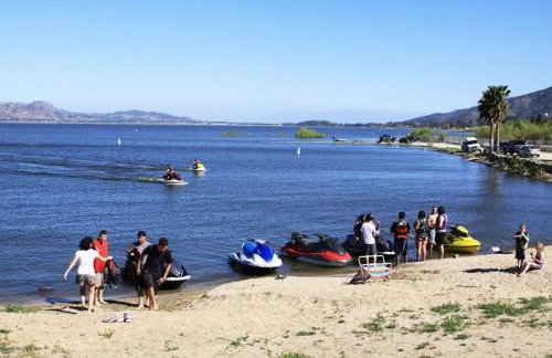 Entire Private Home with 5 Bedrooms 3 Bathrooms, 3000 sqft, Gated Yard, Garage, Nice View, Available Now - Foto 50