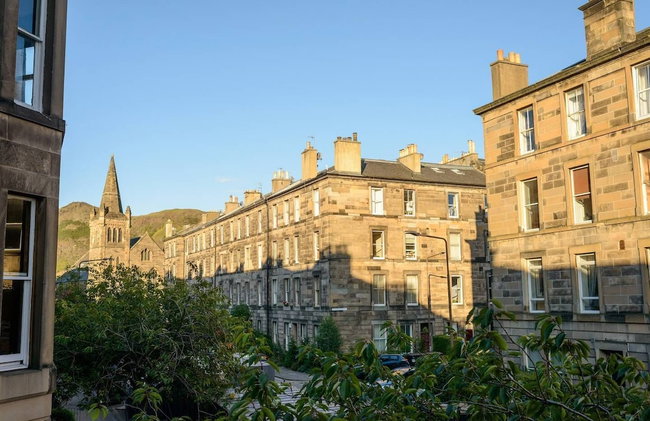 JOIVY 5 Bedroom Apt Near Meadows & George Square - Foto 1