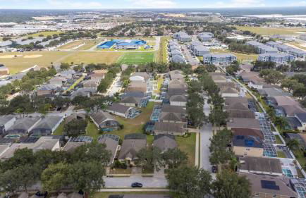 Cozy 4 Bedrooms Next to DisneyPrivate Pool - Foto 52