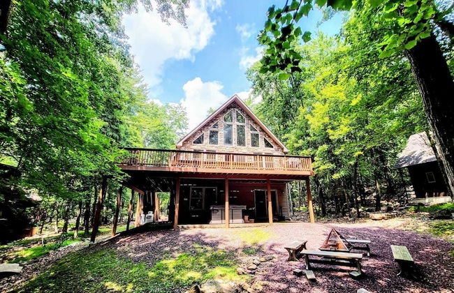 Woodland Oasis by Avantstay Hot Tub, Firepit, Walk to Lake - Photo 3