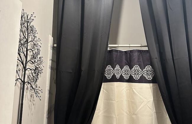 Queen G Investments 1 Bedroom Apts by RedAwning - Foto 32