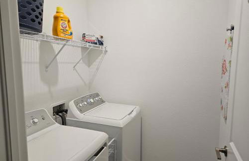 Pet friendly, Heated Pool, close to many beaches, monthly New Vacation Villa - Foto 29