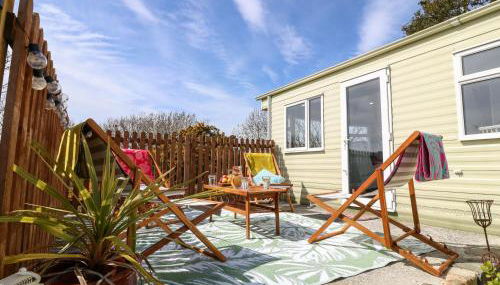 Cwrt y Ceffyl - Photo 2