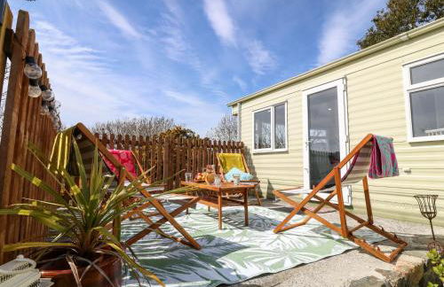 Cwrt y Ceffyl - Photo 2